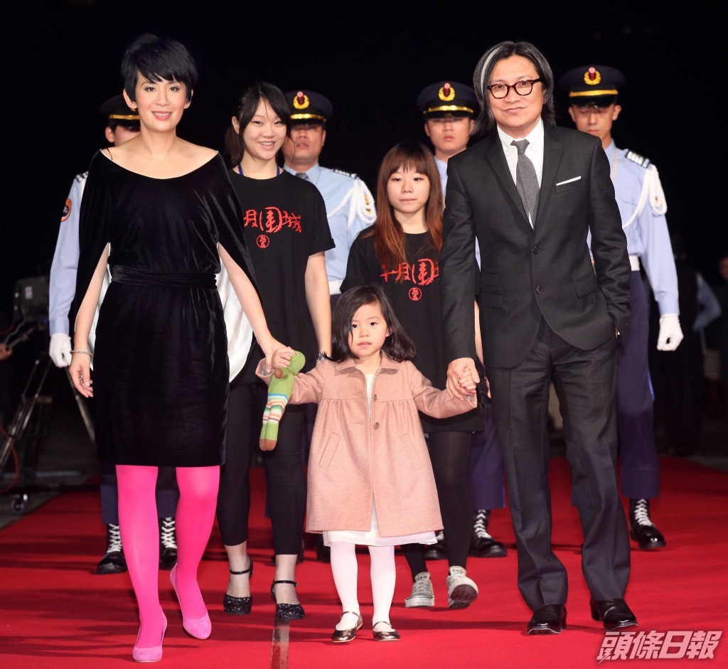 陳是知童年時曾跟父母行紅地氈。